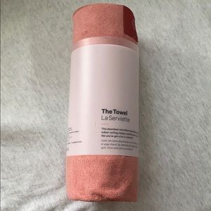 Lululemon the towel in moss rose LIMITED EDITION
